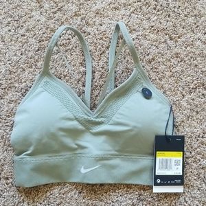 NWT Nike Seamless Sports Bra